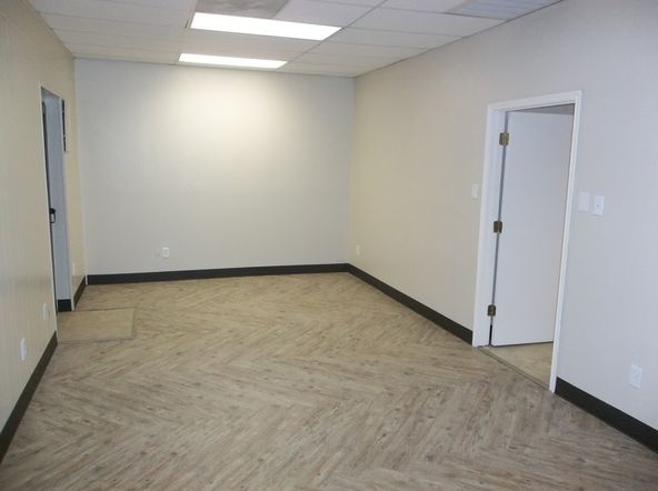 Office Space on 69th & Slide: 5145 69th St, Lubbock, TX 79424